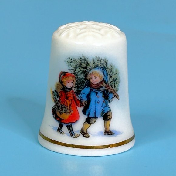 Vintage Collectible Avon 1981 Christmas‎ Thimble - Picture 1 of 6